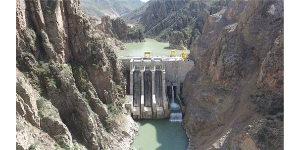 Güllübag Baraji Ve Hes Doguyu Aydinlatmaya Devam Ediyor